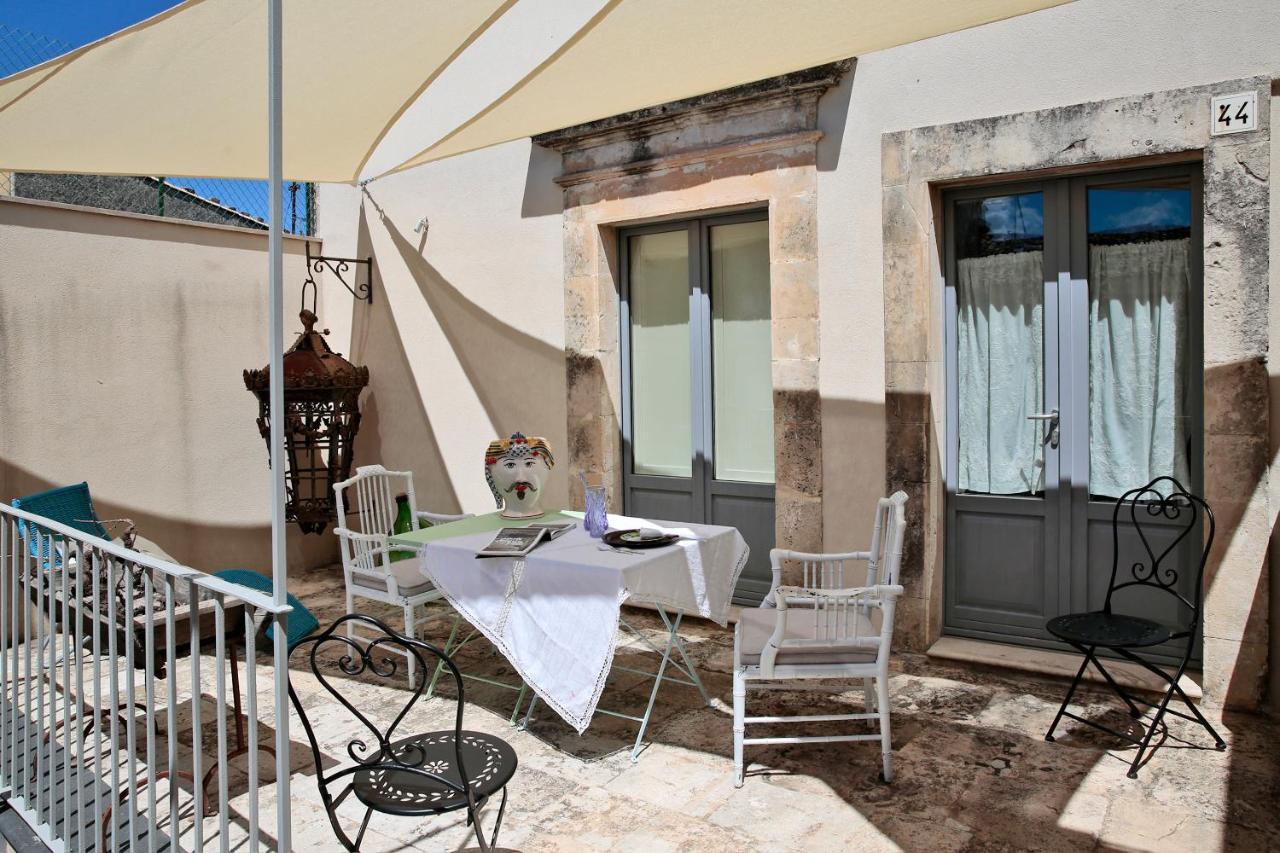 הוילה פלאצולו אקריידה Dimora Di Catullo - Ospitalita Di Charme מראה חיצוני תמונה